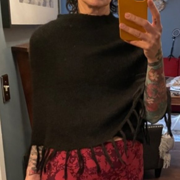 Knitted Cape - Picture 2 of 5